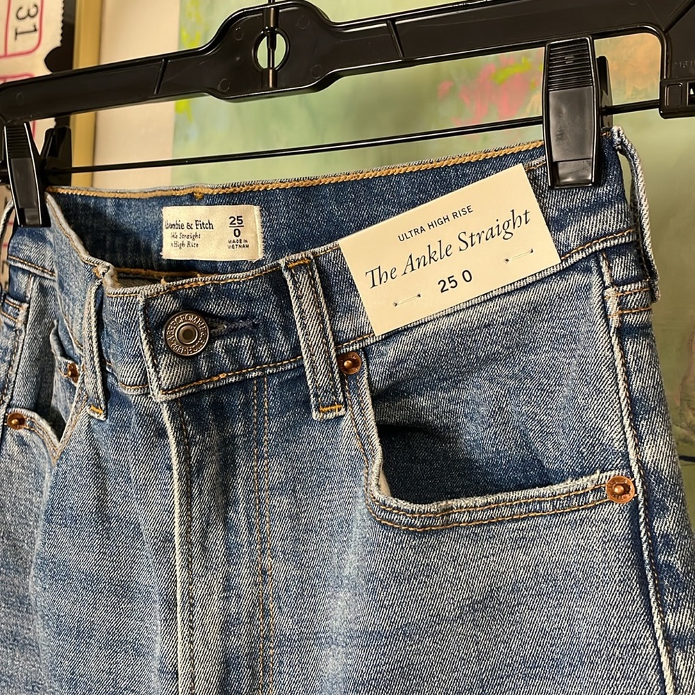 NWT The Ankle Straight A&F Jeans! - Picture 3 of 7